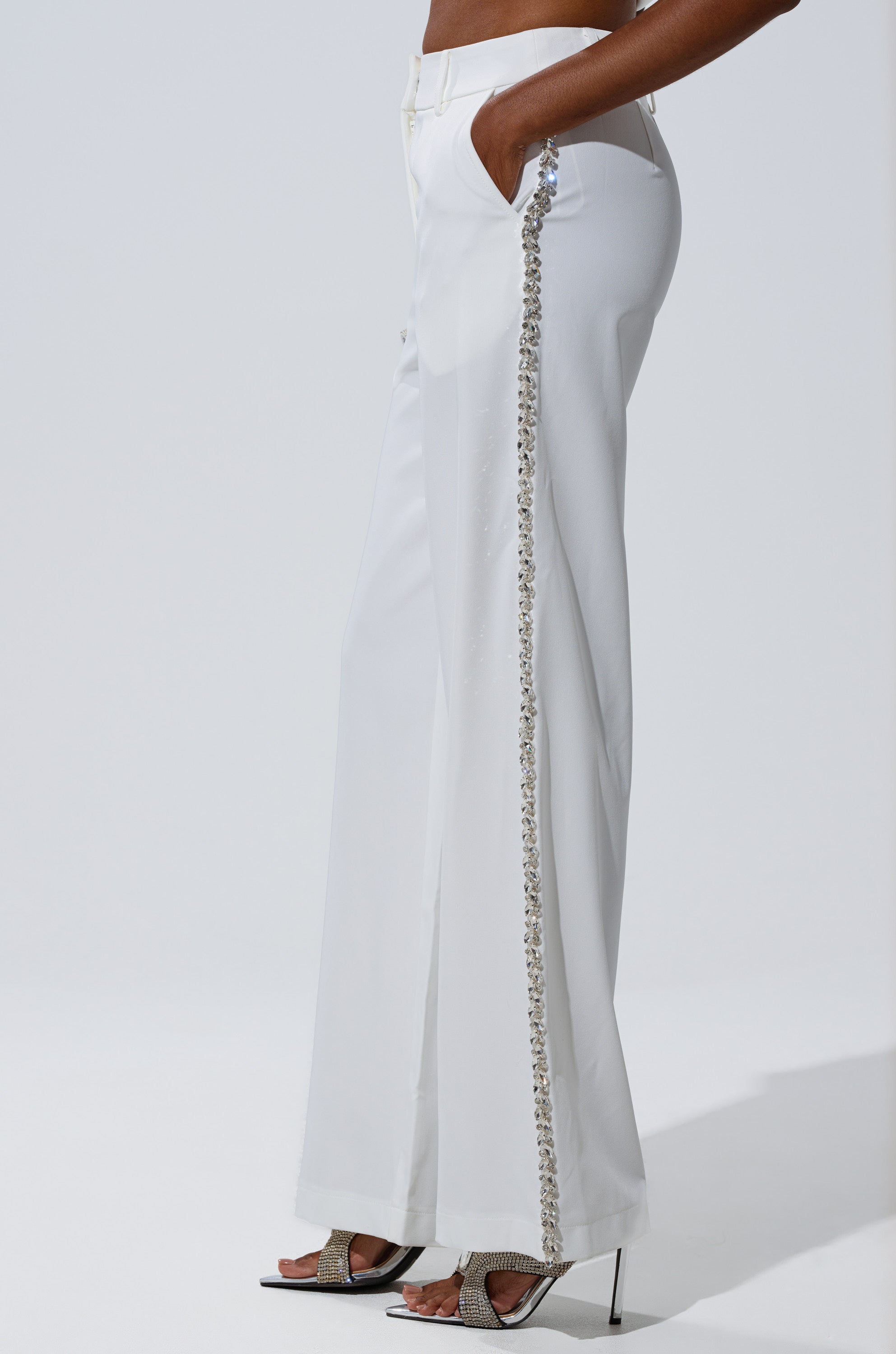 TALK TO ME TROUSER WITH RHINESTONE IN WHITE